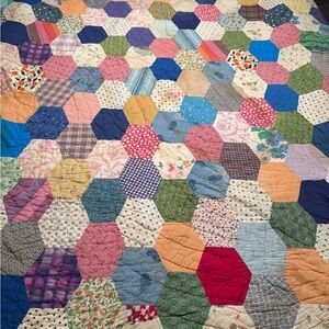 Vintage Reversible Hand Quilted Quilt Patchwork Front Hexagon Back 78x68
